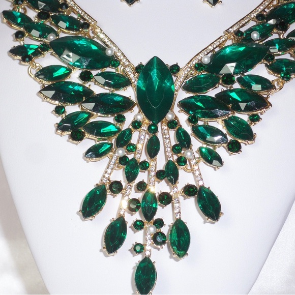 Green Rhinestone Necklace Set (BRIDAL, WEDDING, PROM, QUINCEÑERA, PAGENT) - Picture 2 of 10